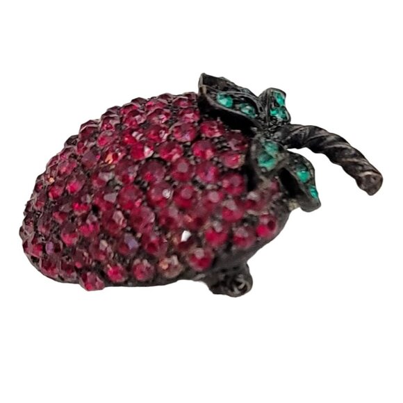 Weiss Red Rhinestone Japanned Strawberry Brooch Pin, Signed M683 - Picture 4 of 9